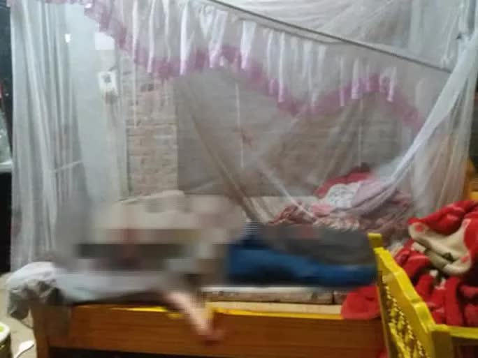 Chồng ra khỏi nhà với vết máu trên người, vợ tử vong trên giường - Ảnh 1. Chồng ra khỏi nhà với vết máu trên người, vợ tử vong trên giường - Ảnh 1.