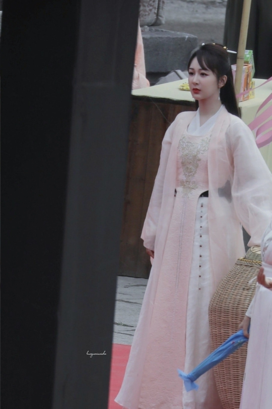 Dương Tử lại hút hồn fan với tạo hình cổ trang hường thắm, ngỡ như nàng Cẩm Mịch của Hương Mật xuyên không? - Ảnh 1. Dương Tử lại hút hồn fan với tạo hình cổ trang hường thắm, ngỡ như nàng Cẩm Mịch của Hương Mật xuyên không? - Ảnh 1.