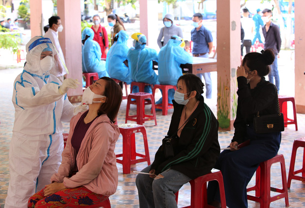 Dịch Covid-19 ngày 8/5: Vĩnh Phúc thêm 11 ca nghi mắc; 70 người ở TP.HCM thuộc diện nguy cơ cao - Ảnh 2.