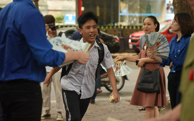 Nóng: Tỉnh đầu tiên bỏ kỳ thi vào lớp 10 vì dịch Covid-19 - Ảnh 1. Nóng: Tỉnh đầu tiên bỏ kỳ thi vào lớp 10 vì dịch Covid-19 - Ảnh 1.