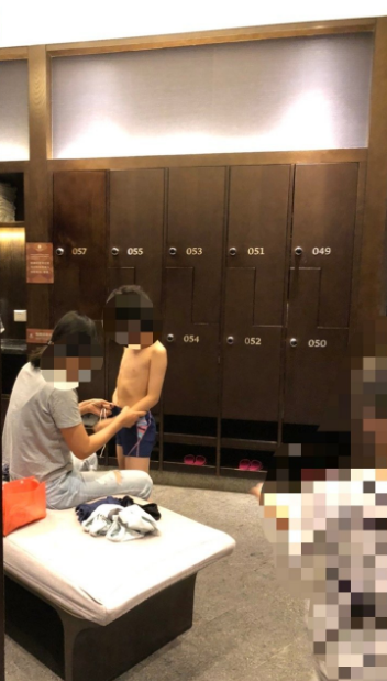 Người mẹ dẫn con trai 10 tuổi vào nhà tắm nữ, còn ngụy biện nó còn nhỏ, biết cái gì, cách giải quyết của ban quản lý càng khó hiểu - Ảnh 2. Người mẹ dẫn con trai 10 tuổi vào nhà tắm nữ, còn ngụy biện nó còn nhỏ, biết cái gì, cách giải quyết của ban quản lý càng khó hiểu - Ảnh 2.