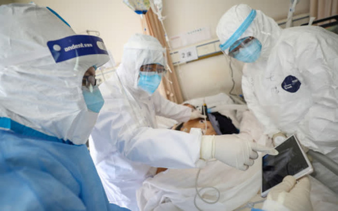 H&agrave; Nội c&oacute; 34 bệnh nh&acirc;n nhiễm COVID-19 ti&ecirc;n lượng rất nặng - Ảnh 1.