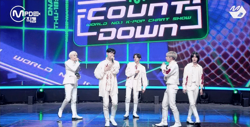 Đ&agrave;n em BTS tiếp tục g&acirc;y tranh c&atilde;i khi h&aacute;t live encore: Main vocal bỏ high note, điệp kh&uacute;c phải d&ugrave;ng thu &acirc;m sẵn hỗ trợ? - Ảnh 8.