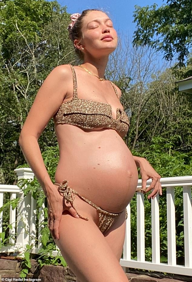 Mẹ bỉm 9x Gigi Hadid khoe mặt mộc đỉnh cao, nhưng bóng lưng nhóc tỳ 9 tháng tuổi hiếm hoi lộ diện mới là tâm điểm - Ảnh 7. Mẹ bỉm 9x Gigi Hadid khoe mặt mộc đỉnh cao, nhưng bóng lưng nhóc tỳ 9 tháng tuổi hiếm hoi lộ diện mới là tâm điểm - Ảnh 7.