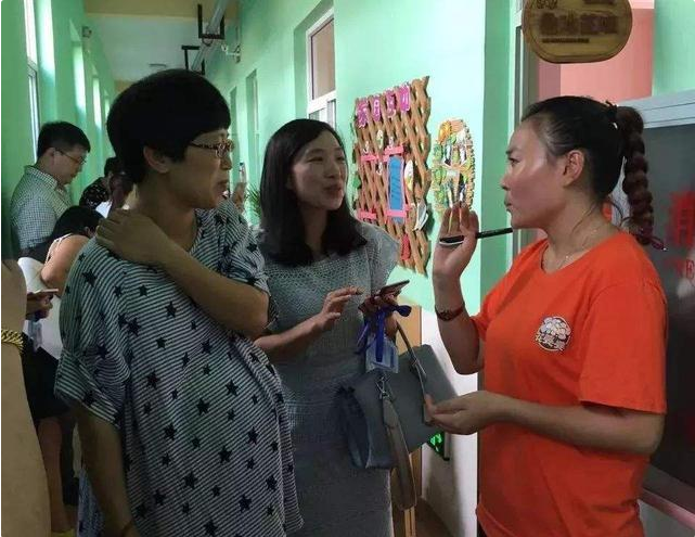 Trẻ mẫu giáo mất dây chuyền vàng, người mẹ chất vấn cô giáo nhưng lại bẽ mặt vì tìm thấy ở một nơi không ngờ - Ảnh 2. Trẻ mẫu giáo mất dây chuyền vàng, người mẹ chất vấn cô giáo nhưng lại bẽ mặt vì tìm thấy ở một nơi không ngờ - Ảnh 2.
