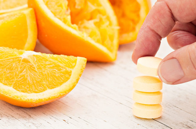 Cứ tưởng vitamin C chỉ có lợi, ai dè dùng quá liều lại dẫn đến 3 hệ luỵ không thể cứu vãn - Ảnh 1.