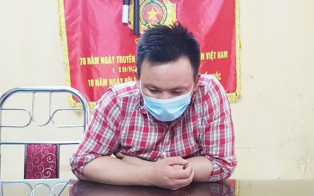 Người đàn ông dương tính SARS-CoV-2 nghiện ma tuý đe dọa công an tại chốt kiểm soát