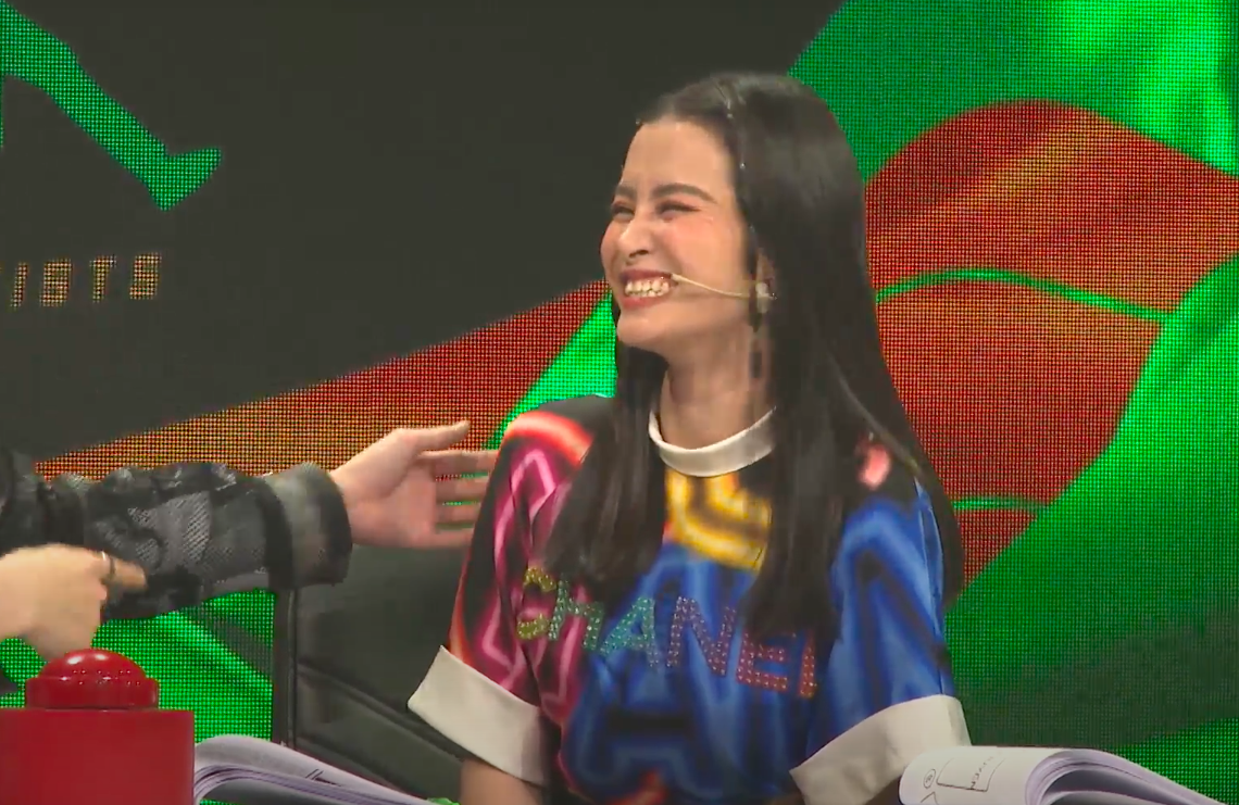 Hậu Hoàng hoá đồng chí Thuý Hậu, mang concept Sao Nhập Ngũ lên sân khấu nhảy Hip-hop! - Ảnh 4. Hậu Hoàng hoá đồng chí Thuý Hậu, mang concept Sao Nhập Ngũ lên sân khấu nhảy Hip-hop! - Ảnh 4.