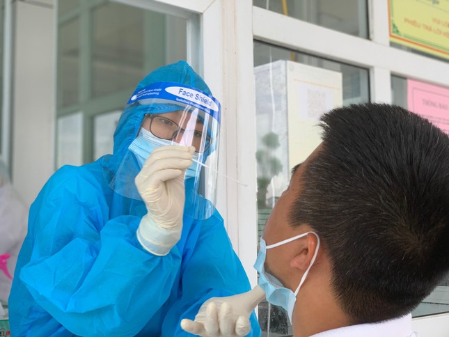 Hà Tĩnh ghi nhận thêm 2 ca dương tính SARS-CoV-2, liên quan điểm tắm nước ngọt công cộng - Ảnh 1. Hà Tĩnh ghi nhận thêm 2 ca dương tính SARS-CoV-2, liên quan điểm tắm nước ngọt công cộng - Ảnh 1.