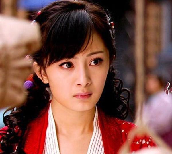 Nở rộ trào lưu phẫu thuật thẩm mỹ mũi và mép tóc giống Dương Mịch, dàn hotgirl xứ Trung giờ ai cũng như ai - Ảnh 10. Nở rộ trào lưu phẫu thuật thẩm mỹ mũi và mép tóc giống Dương Mịch, dàn hotgirl xứ Trung giờ ai cũng như ai - Ảnh 10.