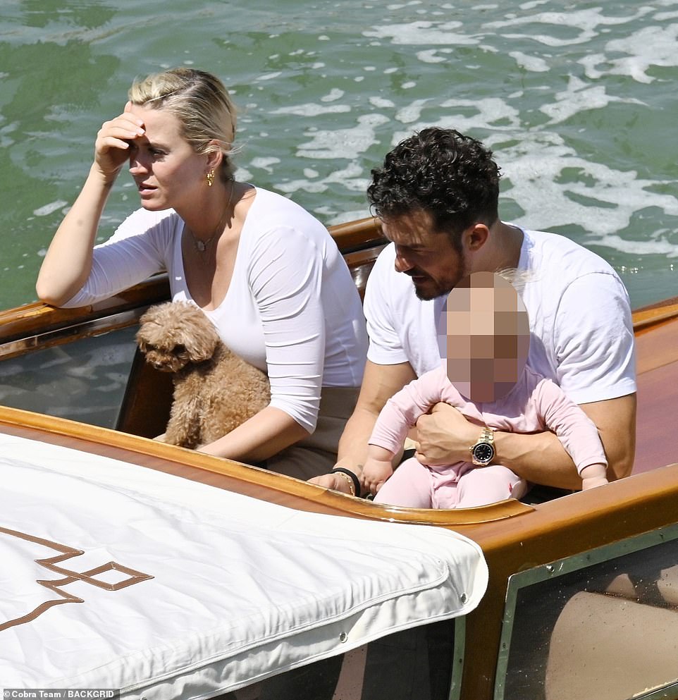 Katy Perry và Orlando Bloom đưa con gái đi du thuyền, dân tình chỉ để ý đến biểu cảm "khó ở" làm rộ nghi vấn toang của cặp đôi