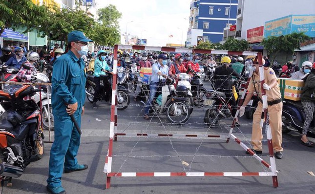 Diễn biến dịch ngày 14/6: Thêm 100 ca mắc COVID-19; 6 ổ dịch mới chưa rõ nguồn lây ở TP.HCM - Ảnh 1.