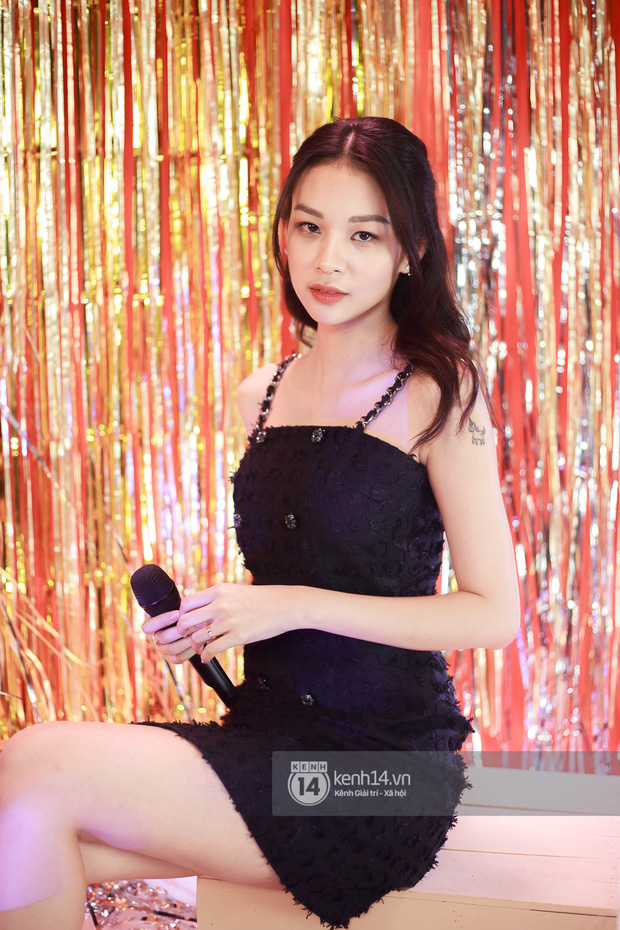 Dân mạng chia 2 phe khi xem sân khấu live đầu tiên của Phí Phương Anh: Người khen hơn hẳn chiếc ố, kẻ bảo như hát karaoke - Ảnh 3.