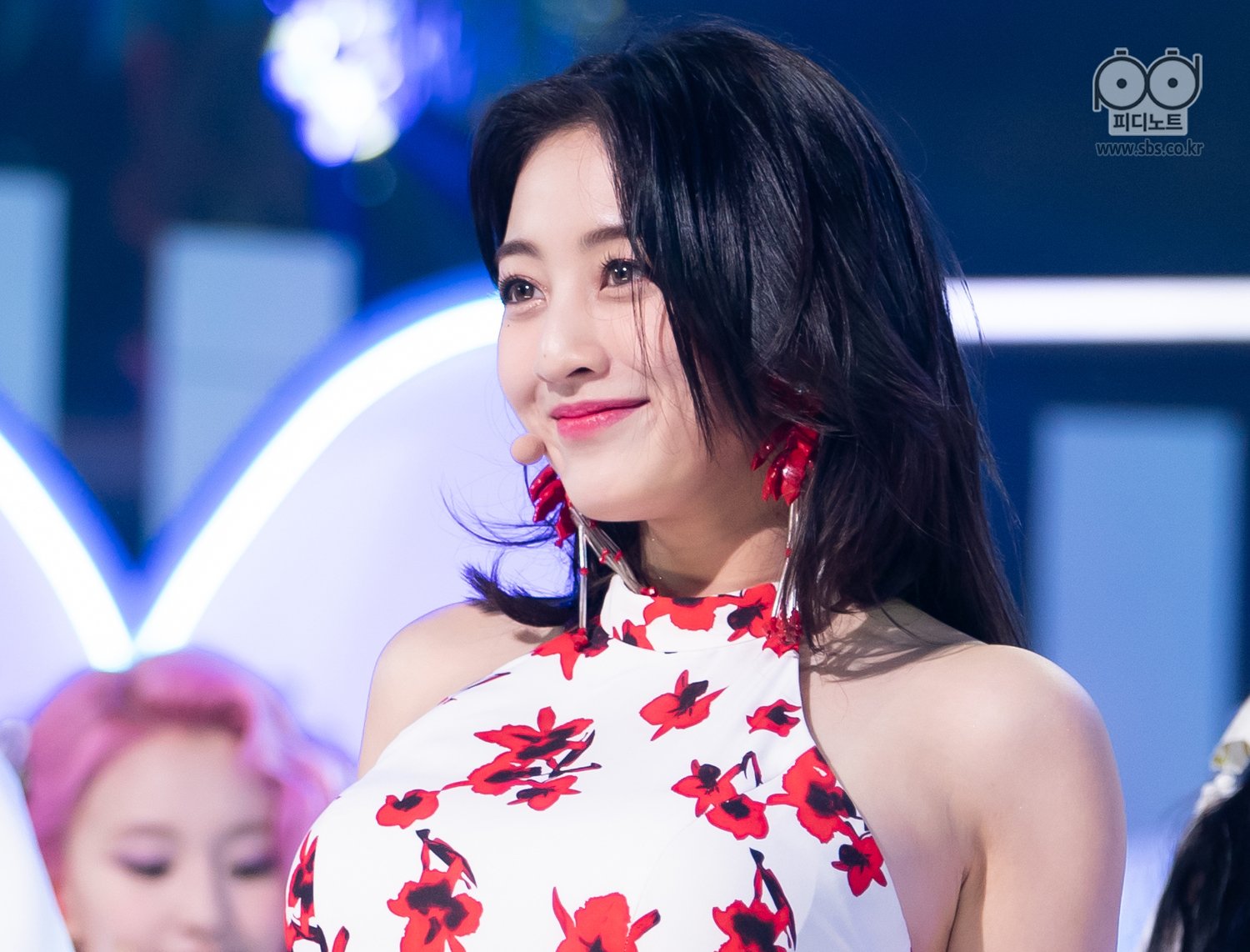 Jihyo (TWICE) bị "bóc phốt" nhảy sai ở mọi sân khấu trong tuần đầu comeback