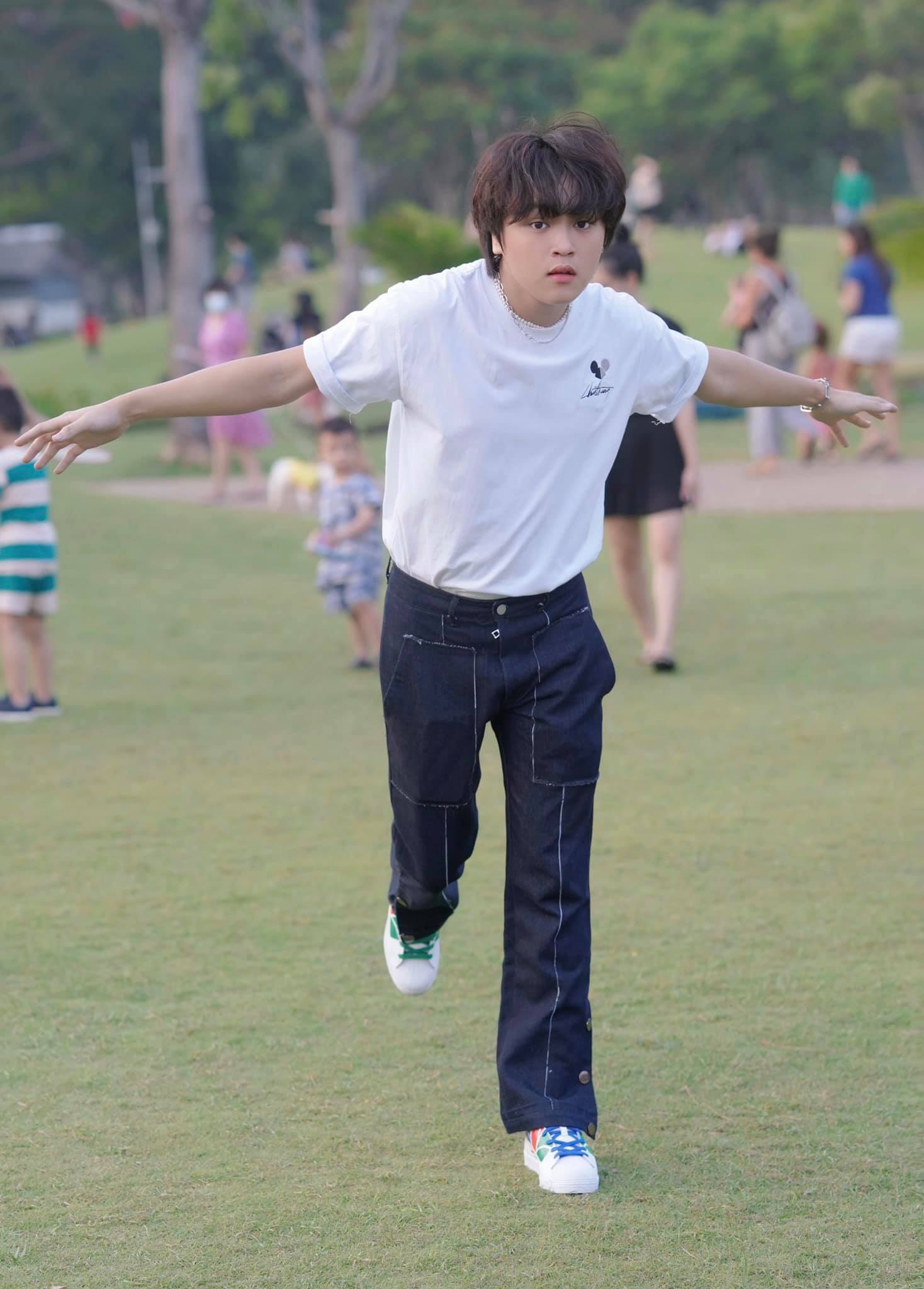 Cuộc sống đối lập của 2 Qu&aacute;n qu&acirc;n Vietnam Idol Kids: Hồ Văn Cường kh&oacute; khăn thiếu thốn, Thi&ecirc;n Kh&ocirc;i tự chủ t&agrave;i ch&iacute;nh ở tuổi 16 - Ảnh 10.