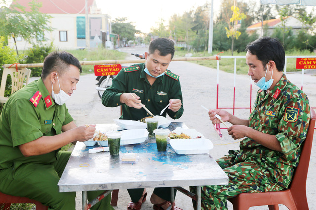 Cuộc sống người dân làng xuất ngoại ở Hà Tĩnh sau ngày phong tỏa - Ảnh 3.