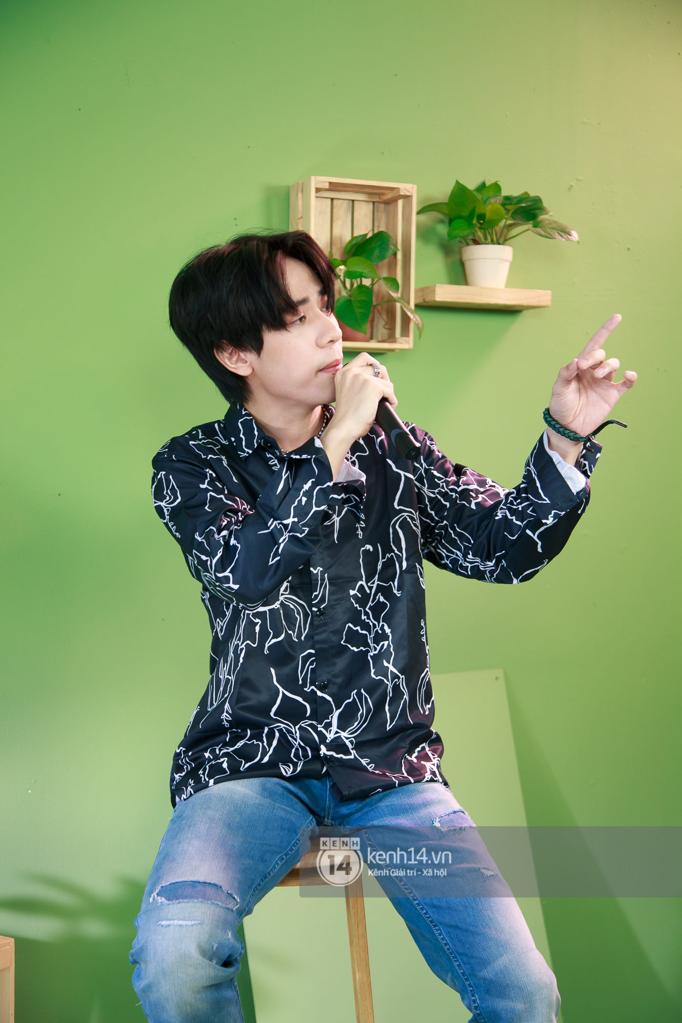 Chủ nh&acirc;n ca kh&uacute;c nhạc Việt g&acirc;y b&atilde;o tại Th&aacute;i Lan: Trai đẹp bằng tuổi Jack v&agrave; Qu&acirc;n A.P, từng s&aacute;ng t&aacute;c hit cho Han Sara, Lou Ho&agrave;ng - Ảnh 8.