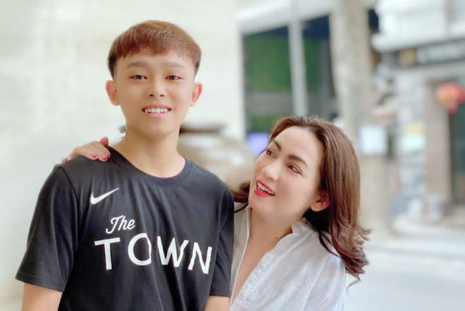 NS Duy Phương chỉ trích thẳng mặt Phi Nhung về lùm xùm: Phi Nhung nhận Hồ Văn Cường làm con nuôi có gì đó khúc mắc - Ảnh 6. NS Duy Phương chỉ trích thẳng mặt Phi Nhung về lùm xùm: Phi Nhung nhận Hồ Văn Cường làm con nuôi có gì đó khúc mắc - Ảnh 6.