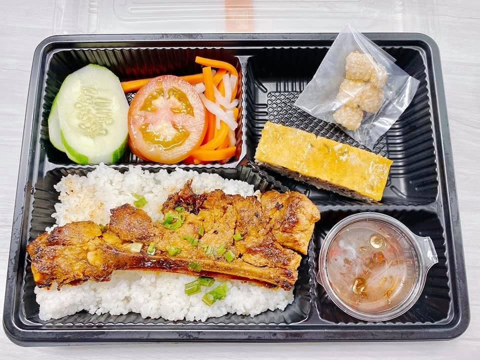 Qu&aacute;n cơm tấm vừa khai trương đang nhận nhiều &yacute; kiến khen ch&ecirc; tr&aacute;i chiều, Độ Mixi n&oacute;i g&igrave;? - Ảnh 2.