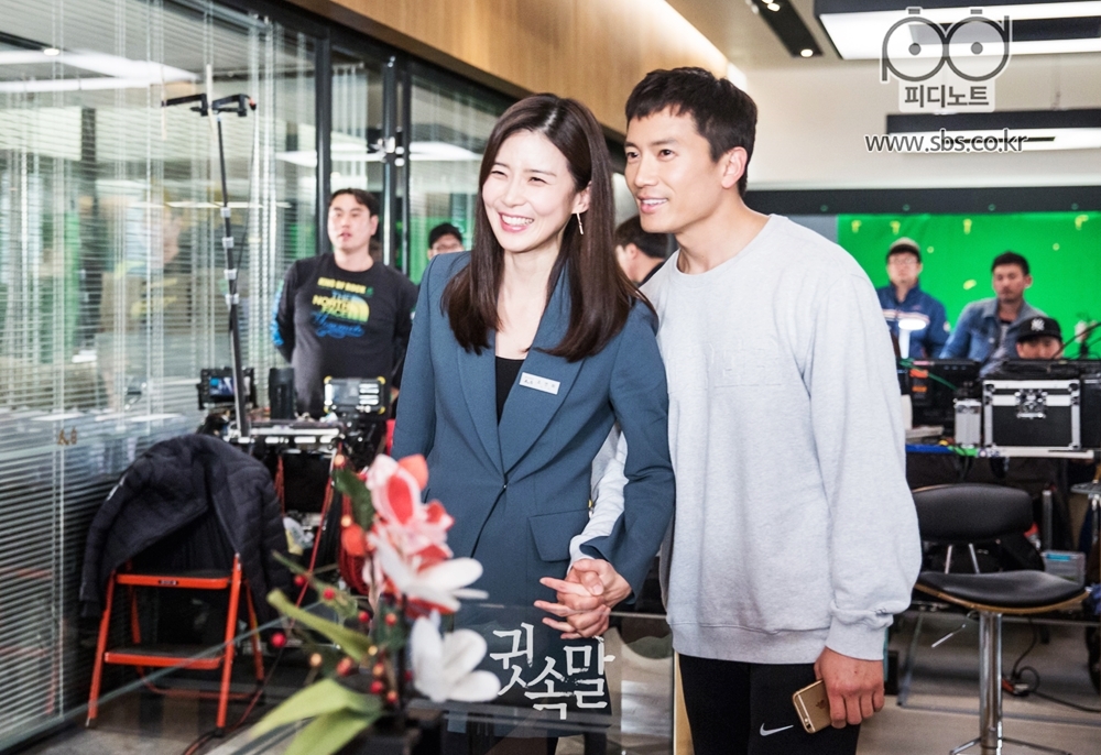 Mợ út tài phiệt của Mine Lee Bo Young: Hoa hậu bị gán mác tiểu tam, cự tuyệt tài tử Ji Sung rồi lại cùng chàng có kết đẹp như cổ tích - Ảnh 16. Mợ út tài phiệt của Mine Lee Bo Young: Hoa hậu bị gán mác tiểu tam, cự tuyệt tài tử Ji Sung rồi lại cùng chàng có kết đẹp như cổ tích - Ảnh 16.