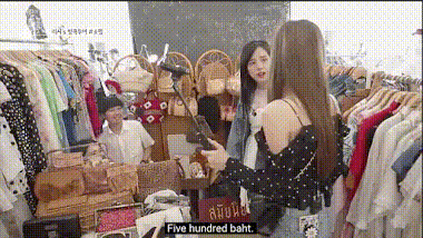 Gi&agrave;u nứt đố đổ v&aacute;ch nhưng BLACKPINK đ&ocirc;i l&uacute;c cũng khiến fan ph&igrave; cười v&igrave;... độ bủn xỉn - Ảnh 3.