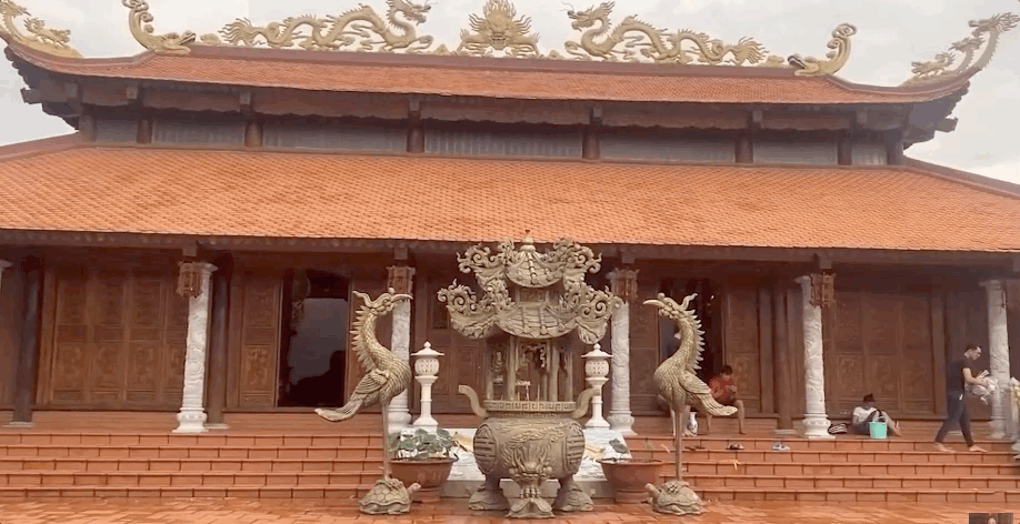 Lộ khoảnh khắc NS Ho&agrave;i Linh &acirc;m thầm l&agrave;m vườn, xuất hiện với vẻ ngo&agrave;i tiều tuỵ giữa l&ugrave;m x&ugrave;m giải ng&acirc;n 13,7 tỷ đồng - Ảnh 4.