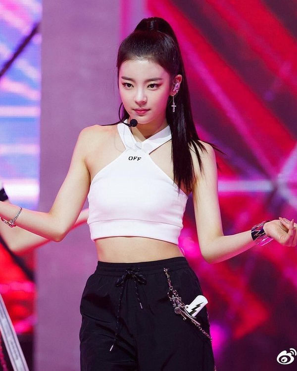 Idol thị phi Lia (ITZY): Gây tranh cãi với kỹ năng kém nhất nhóm chưa đủ, còn vướng phải scandal bạo lực học đường - Ảnh 1.