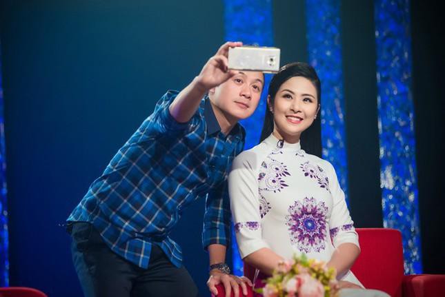 Những Hoa hậu, Á hậu dấn thân nghề báo - Ảnh 2.