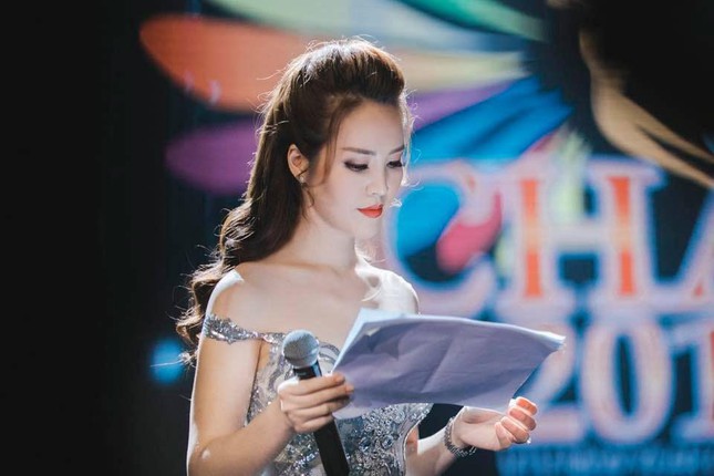 Những Hoa hậu, Á hậu dấn thân nghề báo - Ảnh 5.