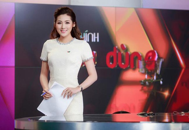 Những Hoa hậu, Á hậu dấn thân nghề báo - Ảnh 6.