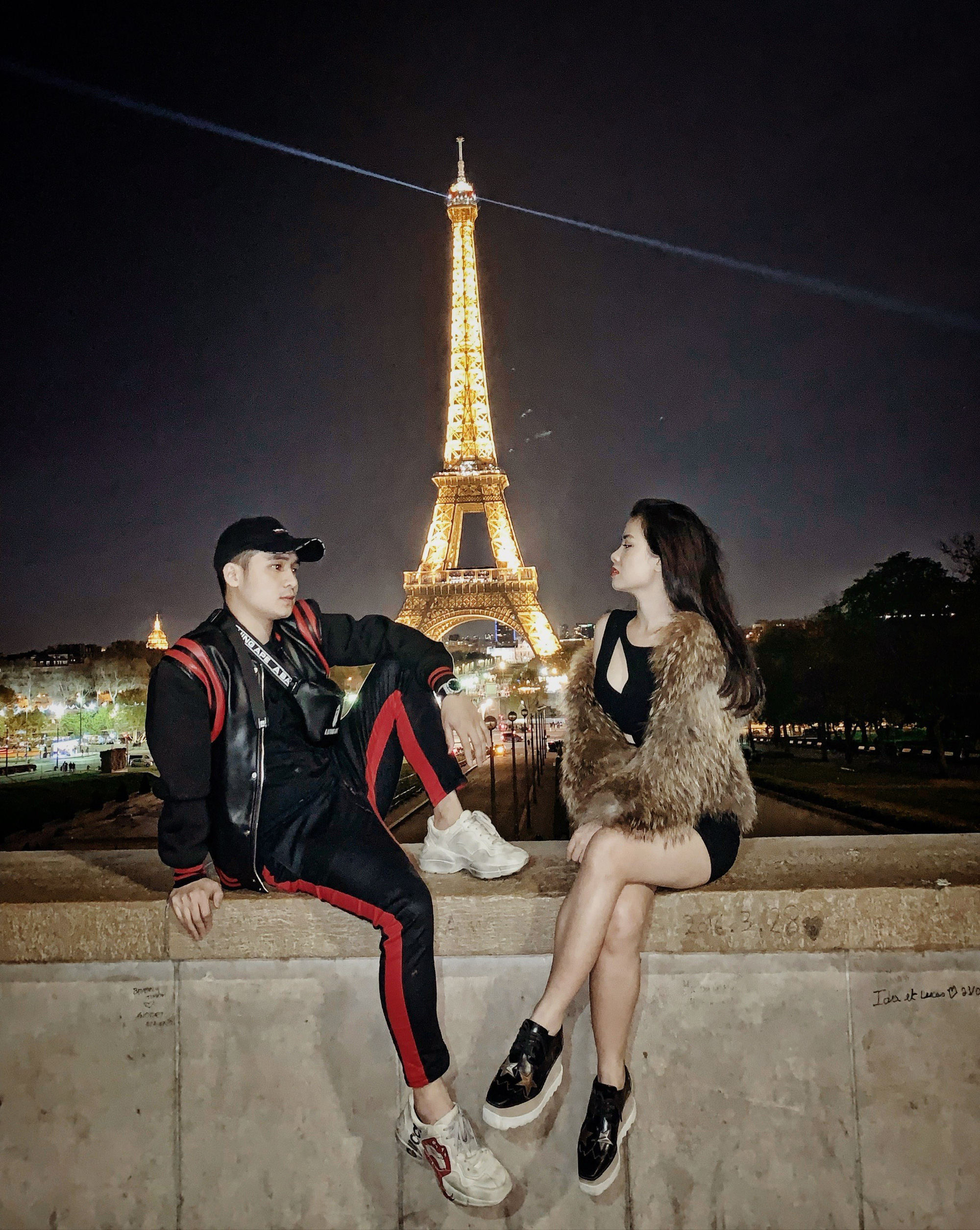 L&acirc;u lắm mới thấy Dương Ho&agrave;ng Yến khoe ảnh t&igrave;nh tứ b&ecirc;n bạn trai: Gắn b&oacute; cả chục năm vẫn quấn qu&yacute;t như &ldquo;đ&ocirc;i chim cu&rdquo; thế n&agrave;y! - Ảnh 6.