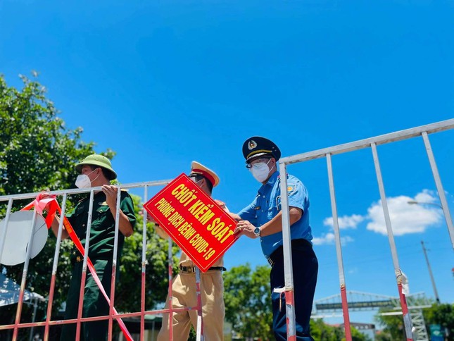 Thành phố Hà Tĩnh kết thúc giãn cách, nhà hàng, khách sạn được hoạt động trở lại - Ảnh 1.