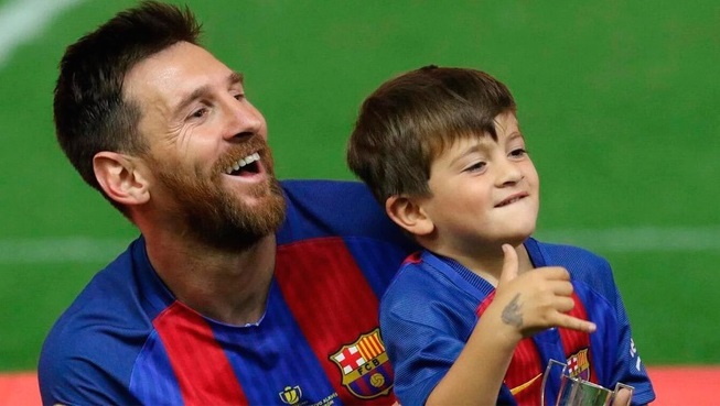 Éo le chuyện con nhà cầu thủ: Con trai Messi là fan cứng của Ronaldo, quý  tử nhà Ronaldo lại mê tít Messi