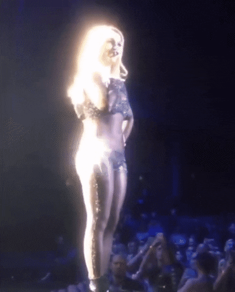 Sau lời khai chấn động, fan xót xa nhớ lại khoảnh khắc Britney Spears sốt cao nhưng vẫn cố biểu diễn: Tôi sắp ngất mất rồi! - Ảnh 2.
