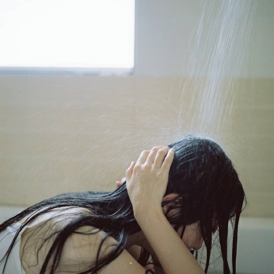 Đi tắm mùa hè, bất kể nam hay nữ cũng cần tránh xa 2 thời điểm sau nếu không muốn rước bệnh vào người - Ảnh 1.