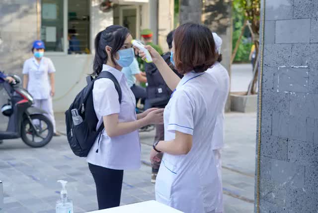 Hà Nội hiện có 4 thí sinh diện F0, tổ chức thi tốt nghiệp THPT thành 2 đợt - Ảnh 1.