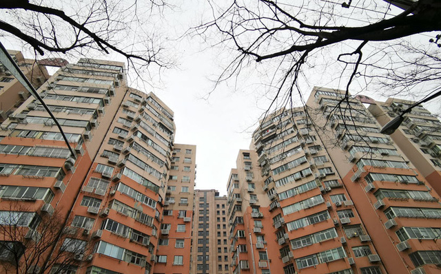 Trung Quốc: Những căn hộ xập xệ có giá lên tới triệu đô vì ở gần trường điểm, phụ huynh đua nhau săn lùng - Ảnh 1.
