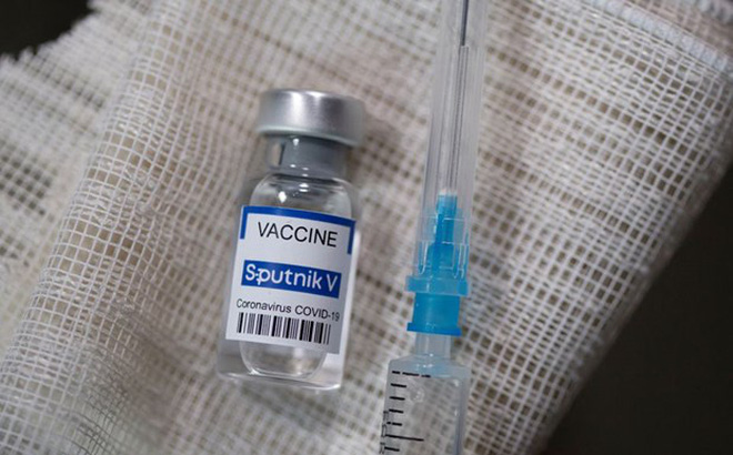 Việt Nam sắp gia công vaccine Nga, tiến tới chuyển giao công nghệ với quy mô 100 triệu liều/năm - Ảnh 1.