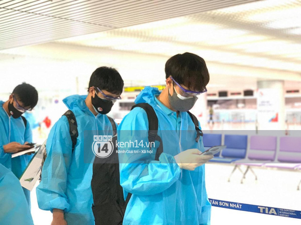 Đội tuyển bóng đá Việt Nam tiếp tục cách ly y tế tập trung thêm 14 ngày - Ảnh 1. Đội tuyển bóng đá Việt Nam tiếp tục cách ly y tế tập trung thêm 14 ngày - Ảnh 1.