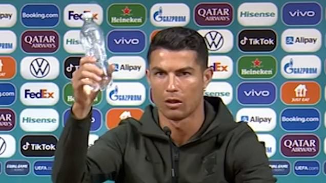 Đồng đội tiết lộ thực đơn "không Coca Cola" được Ronaldo ...