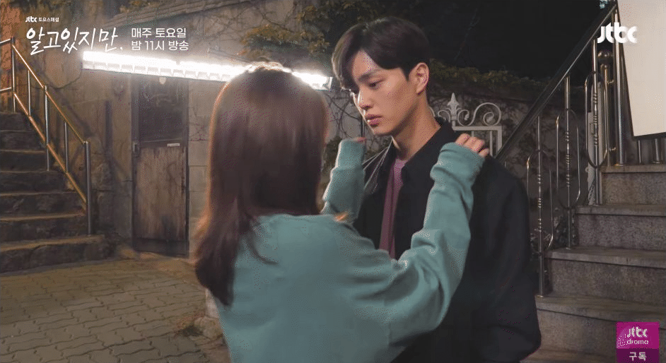 Song Kang hôn Han So Hee dễ như ăn kẹo ở hậu trường, lên phim là bad boy mà ở ngoài ga lăng phát hờn - Ảnh 6.