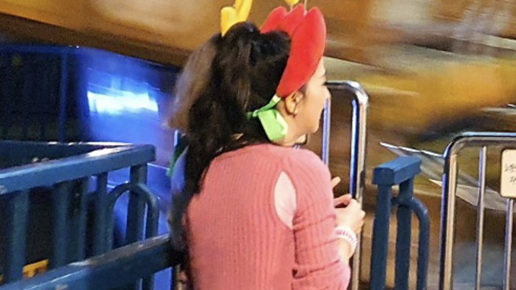 Tóm gọn hình ảnh BLACKPINK đang quay gì đó ở công viên, màu tóc Lisa cất công che giấu bao lâu đã lộ hết rồi! - Ảnh 4. Tóm gọn hình ảnh BLACKPINK đang quay gì đó ở công viên, màu tóc Lisa cất công che giấu bao lâu đã lộ hết rồi! - Ảnh 4.