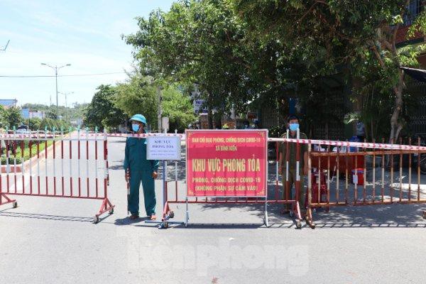 Ph&uacute; Y&ecirc;n t&igrave;m được người mắc COVID-19 bỏ trốn sau vườn nh&agrave; - Ảnh 1.