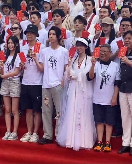 C&uacute;c Tịnh Y bị nam ch&iacute;nh mlem chiếm hết spotlight ở lễ khai m&aacute;y, khoe visual kh&aacute;c lạ m&agrave; vẫn bị ch&ecirc; nhạt như nước ốc? - Ảnh 6.
