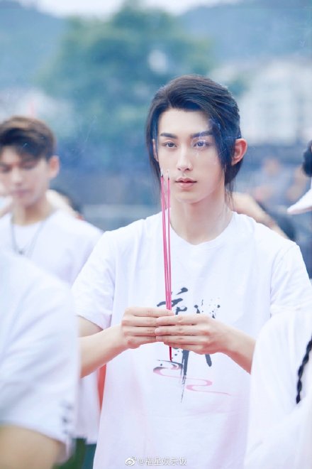 C&uacute;c Tịnh Y bị nam ch&iacute;nh mlem chiếm hết spotlight ở lễ khai m&aacute;y, khoe visual kh&aacute;c lạ m&agrave; vẫn bị ch&ecirc; nhạt như nước ốc? - Ảnh 7.