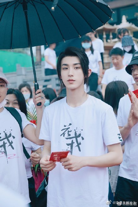C&uacute;c Tịnh Y bị nam ch&iacute;nh mlem chiếm hết spotlight ở lễ khai m&aacute;y, khoe visual kh&aacute;c lạ m&agrave; vẫn bị ch&ecirc; nhạt như nước ốc? - Ảnh 9.