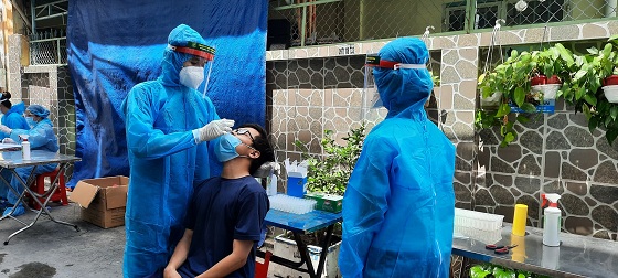 Chuy&ecirc;n gia: TP.HCM đ&atilde; chậm hơn virus một bước - Ảnh 1.