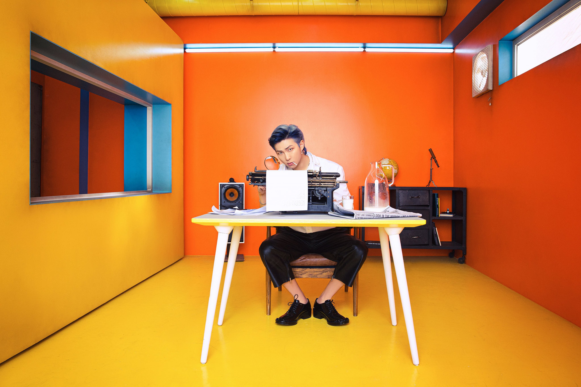 Bộ ảnh đầu ti&ecirc;n của BTS cho m&agrave;n comeback mới: Style bốt l&ocirc;ng kh&ocirc;ng hiểu nổi, 1 th&agrave;nh vi&ecirc;n visual lột x&aacute;c g&acirc;y sốc - Ảnh 13.