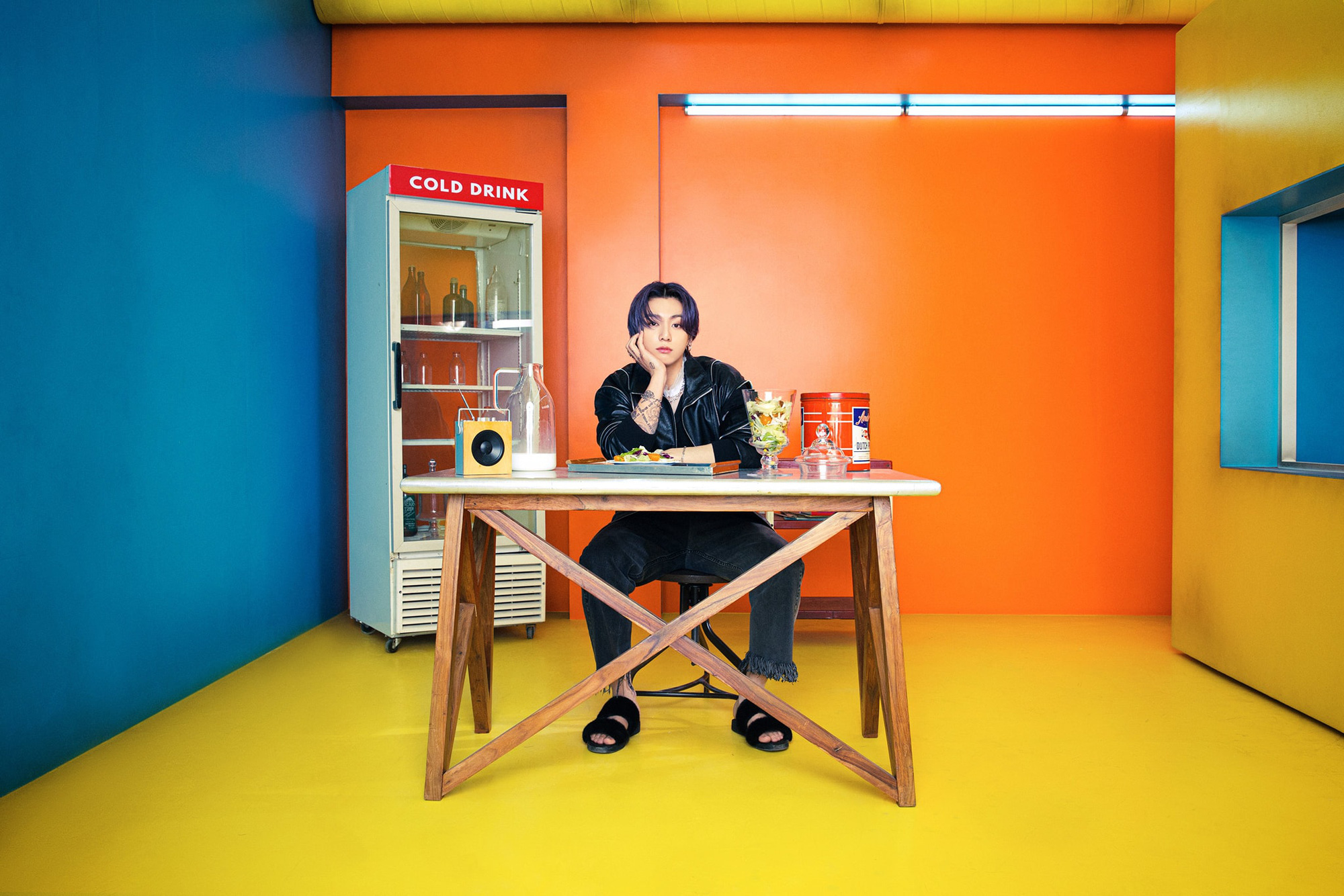 Bộ ảnh đầu ti&ecirc;n của BTS cho m&agrave;n comeback mới: Style bốt l&ocirc;ng kh&ocirc;ng hiểu nổi, 1 th&agrave;nh vi&ecirc;n visual lột x&aacute;c g&acirc;y sốc - Ảnh 14.