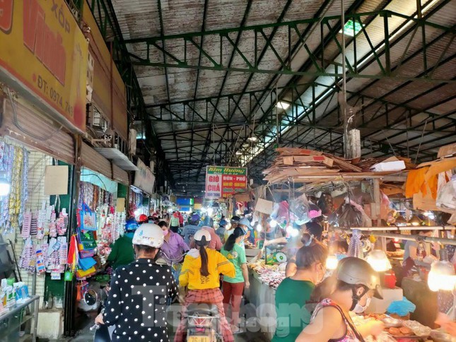 Áp dụng sai Chỉ thị, nhiều nơi ở Bình Dương cấm cả cơ sở kinh doanh thiết yếu - Ảnh 1.
